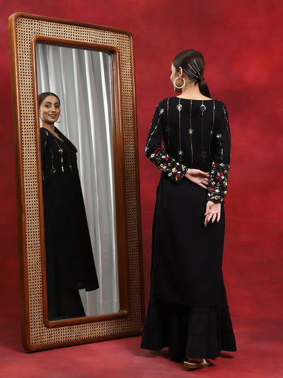 Black Floral Embroidered Kurta