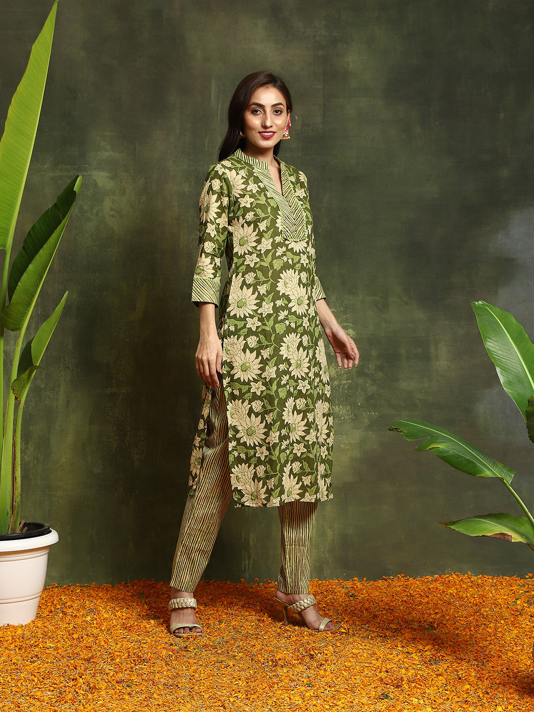 Green Floral Print Straight Kurta With Pant