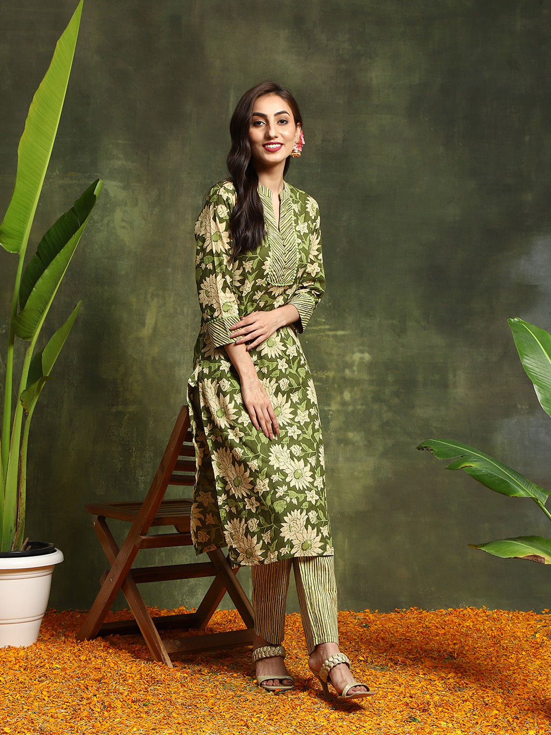 Green Floral Print Straight Kurta With Pant