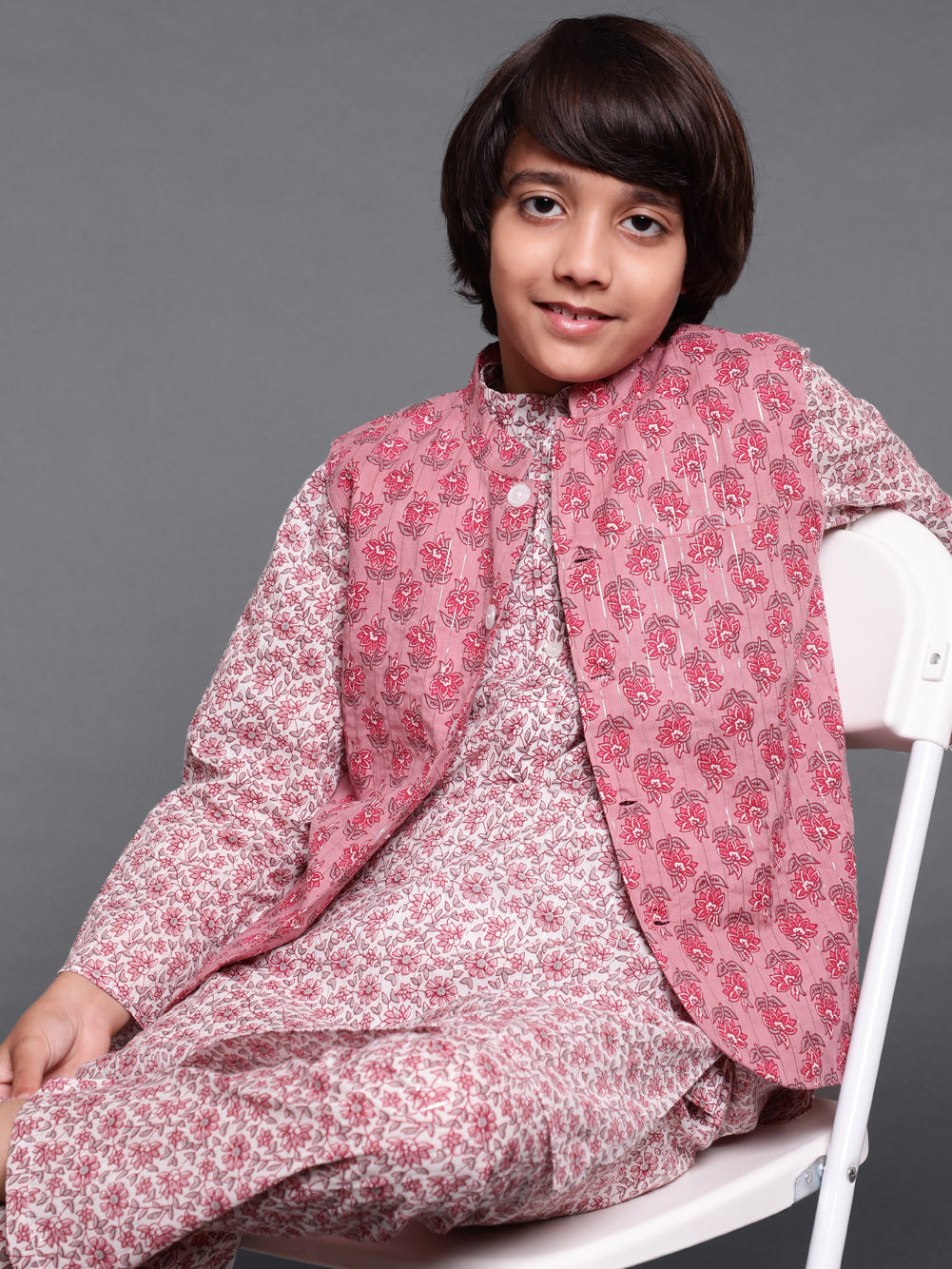 White & Mauve Floral Print Kurta Pyjama With Nehru Jacket