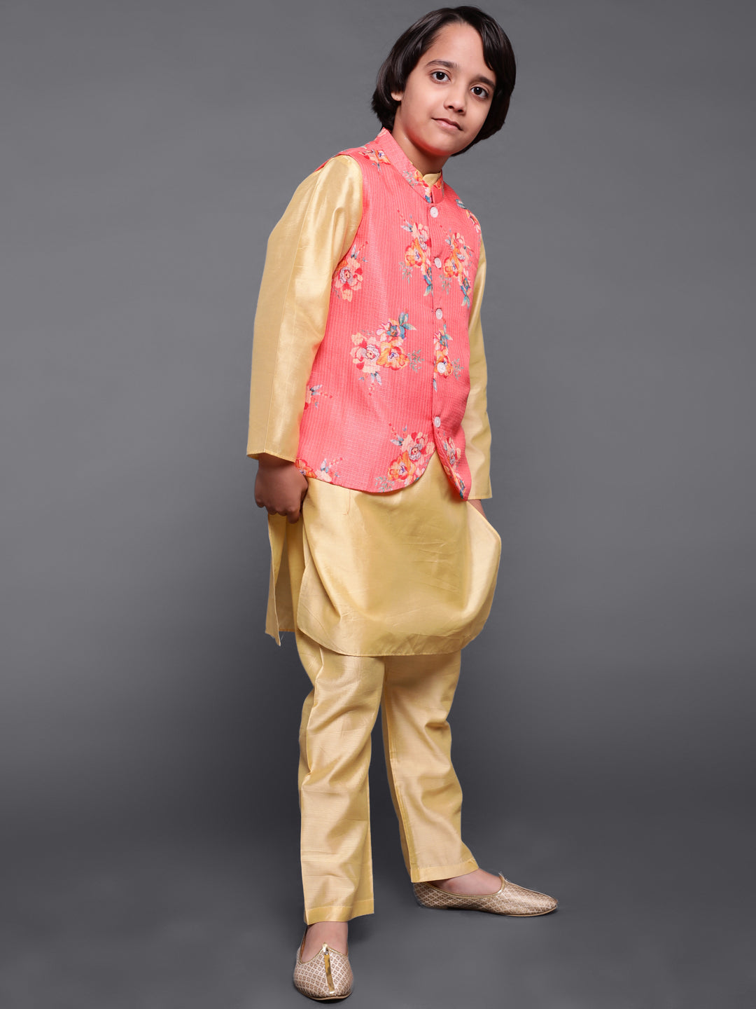 Cream & Peach Floral Print Kurta Pyjama With Nehru Jacket