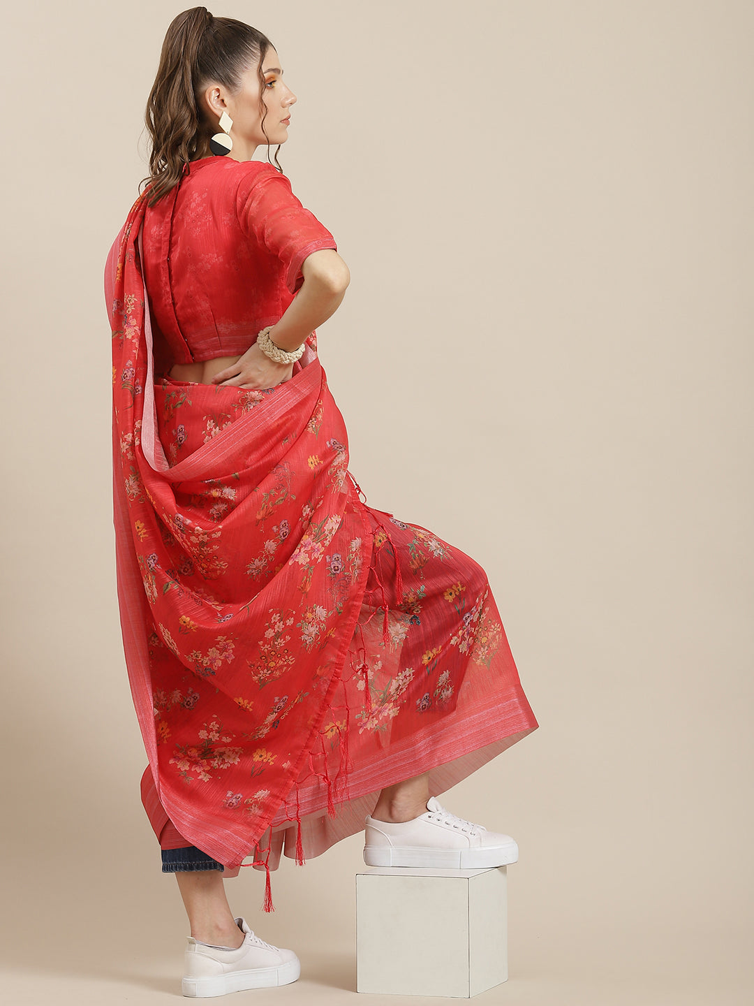 Red Floral Print Saree With Blouse Piece