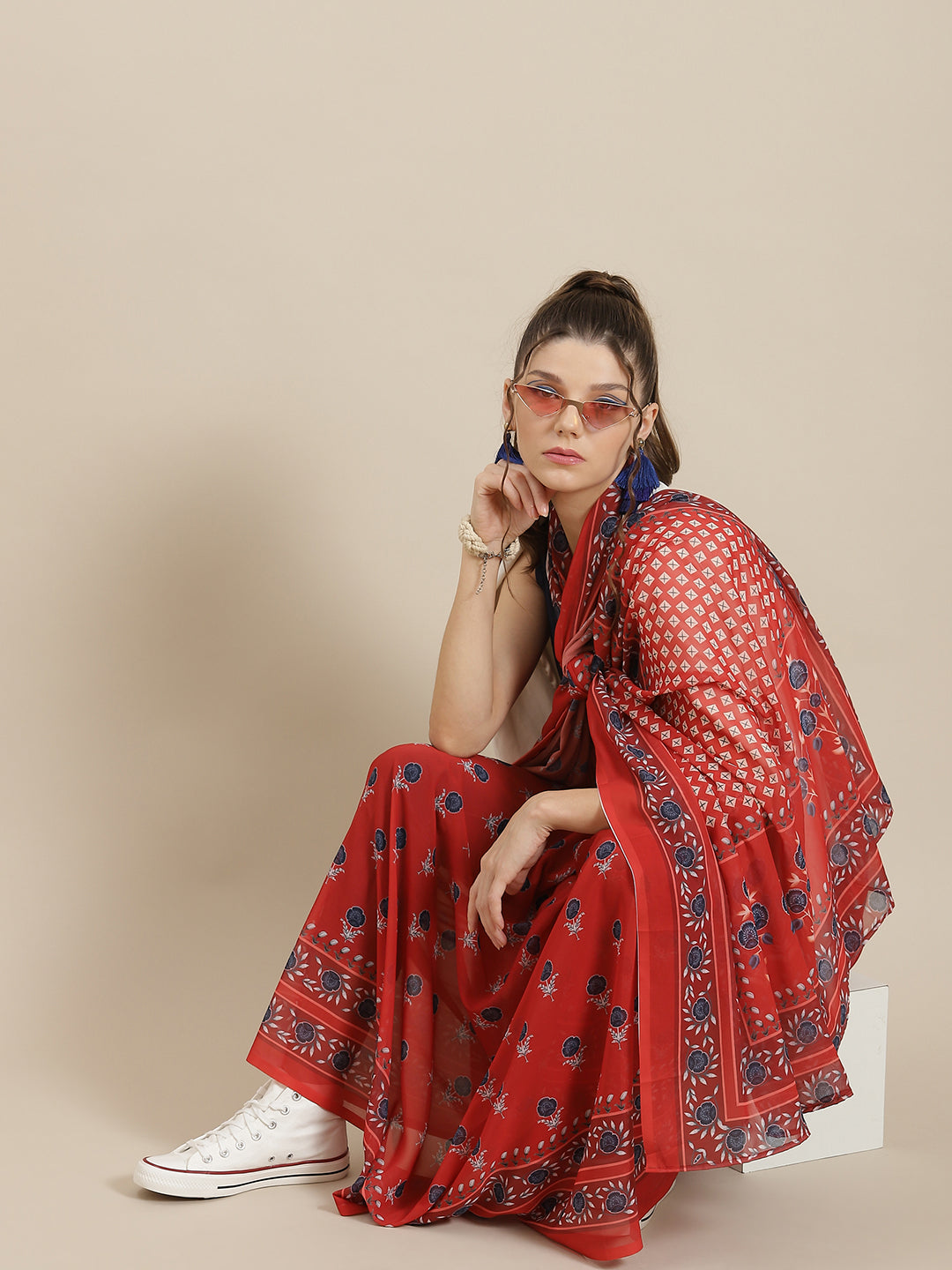 Red & Blue Floral Print Saree With Blouse Piece