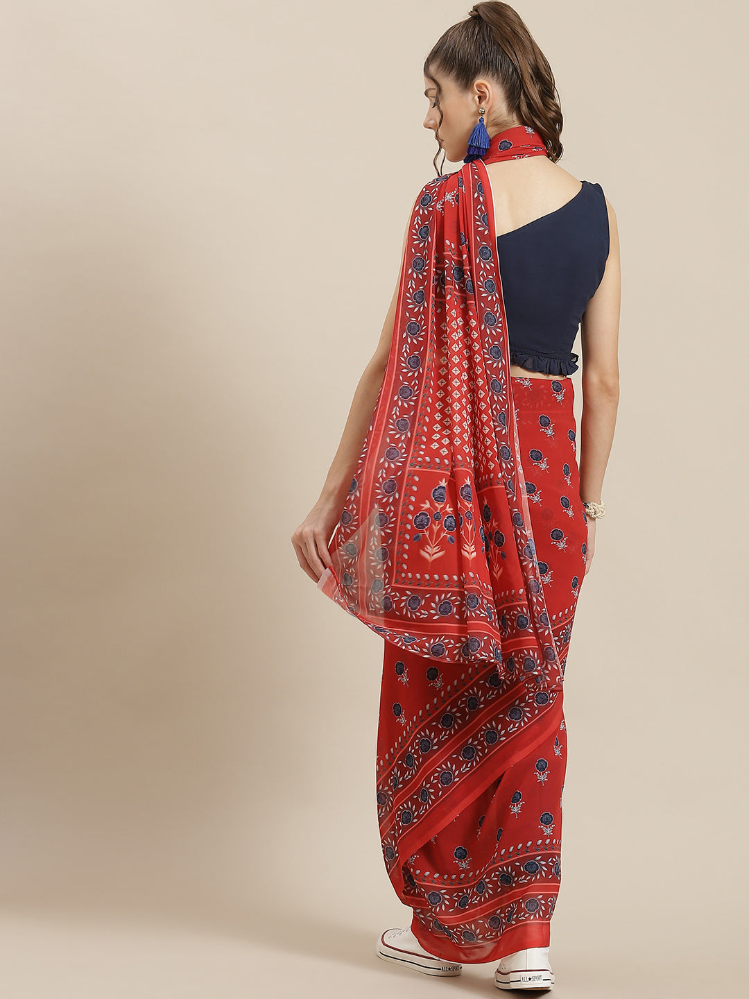 Red & Blue Floral Print Saree With Blouse Piece